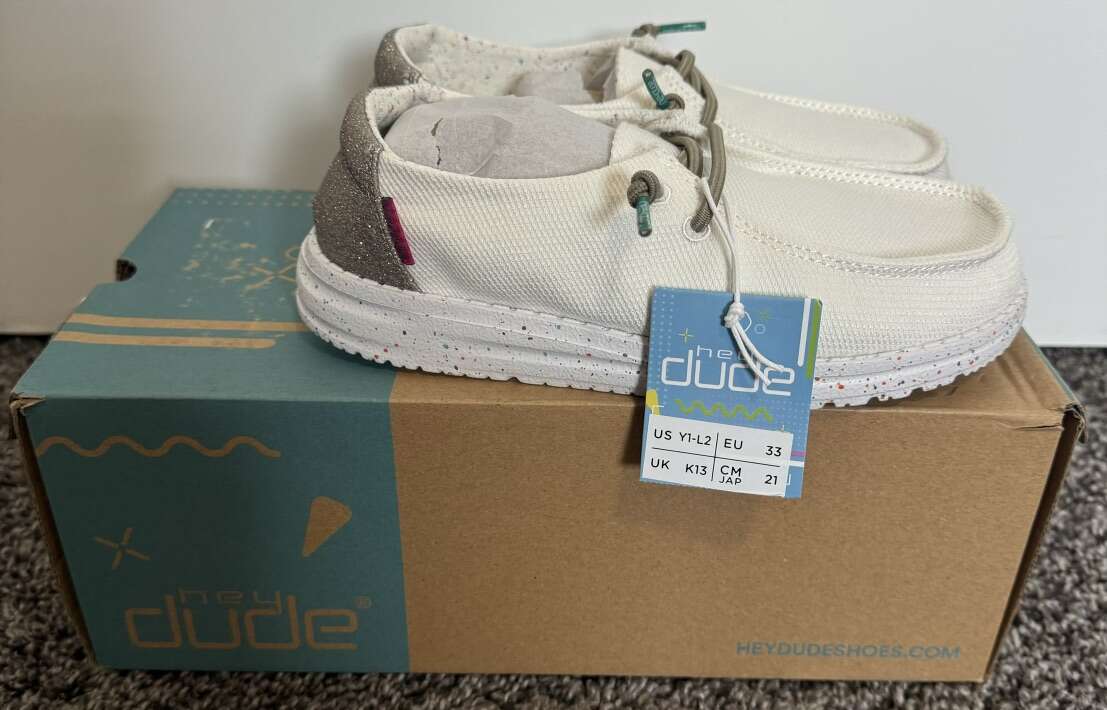 BRAND NEW Hey Dude Wendy youth girls Sz 1