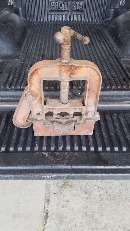 Huge 12" Rigid Pipe Vice