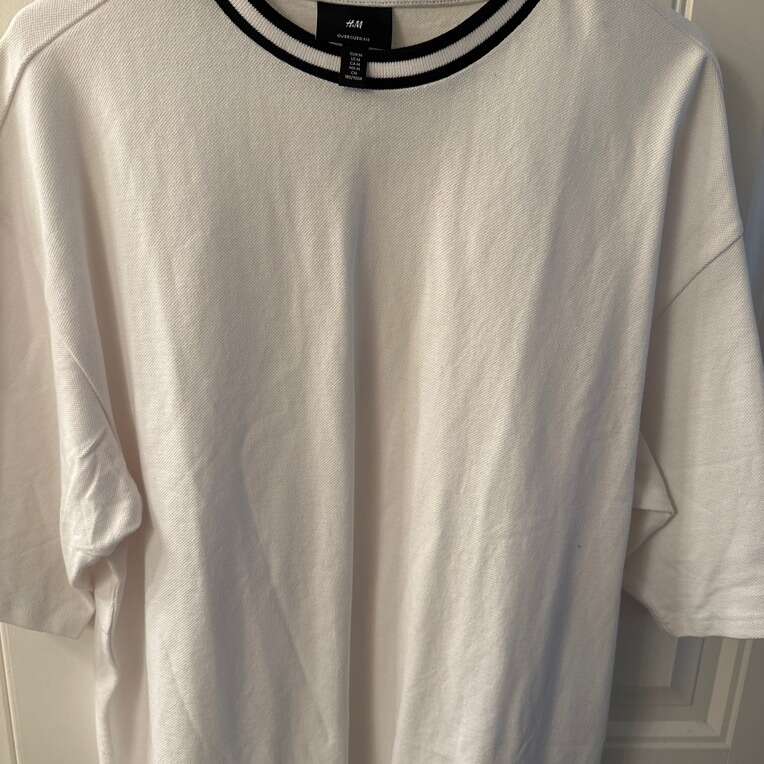 H&M Oversized Fit White Shirt Size Medium