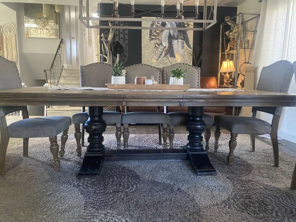 Dining Room Table & 8 Chairs Furniture