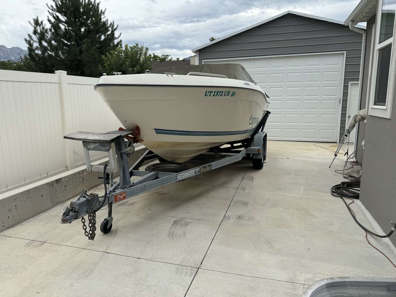 21' Seaswirl Striper outboard open bow fishing boat