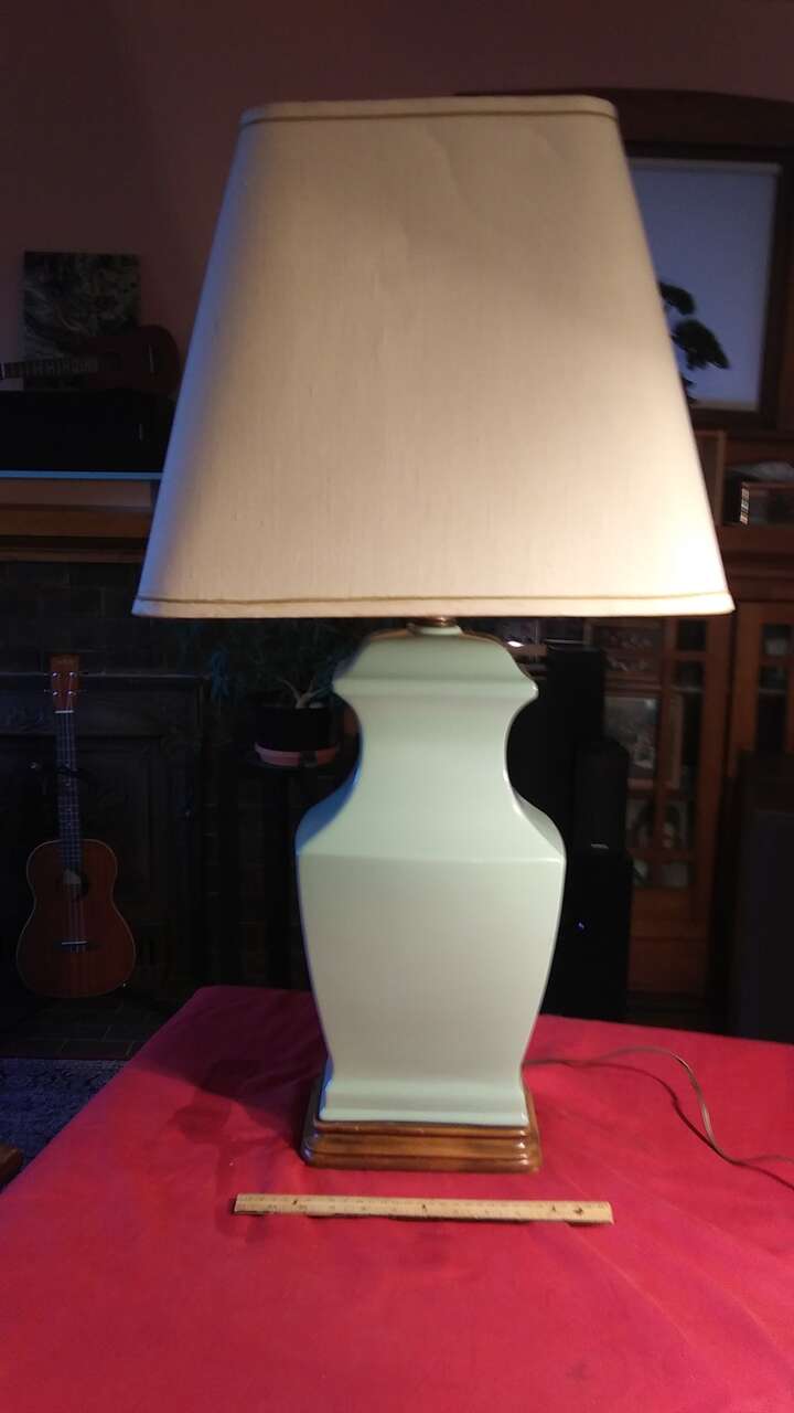 Large Jade Lamp...beautiful.  Ming Dynasty looking.  Works great.