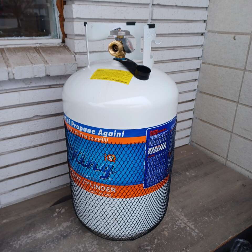 Brand New 30 lb full propane tank with gauge