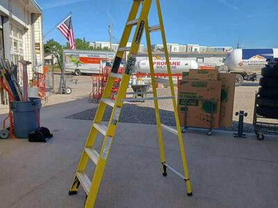 Louisville 8 ft fiberglass ladder