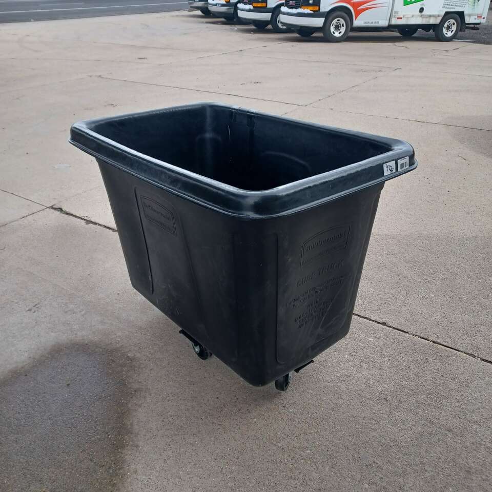 Rubbermaid cube truck