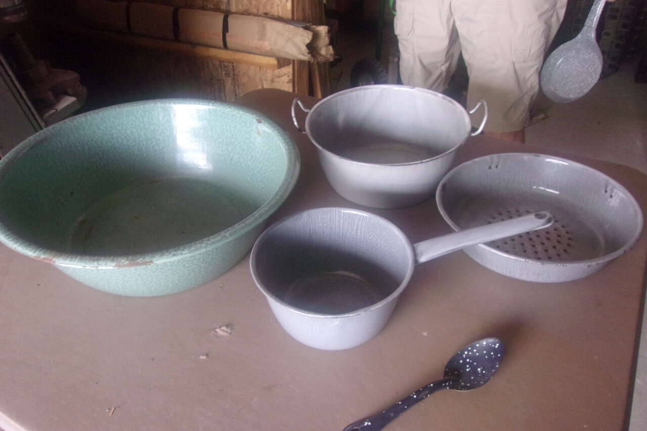 Vintage 5-piece Enamelware set