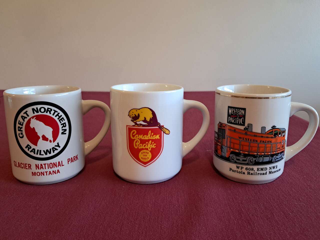 Set of 4 in box vintage collectible railway mugs rare