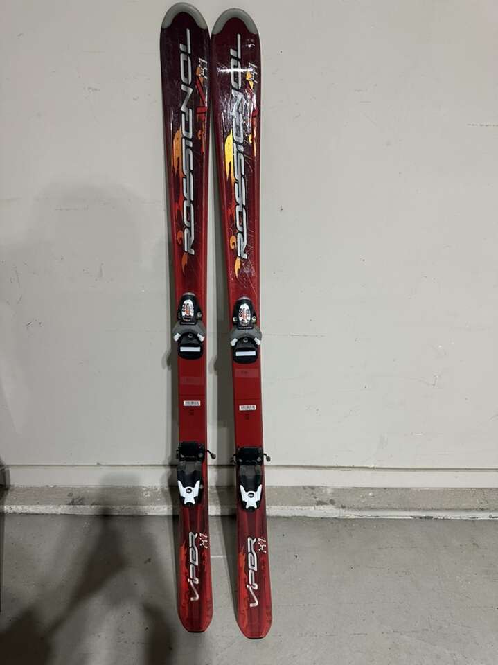 ROSSIGNOL JR VIPER X1 SKIS W/ BINDINGS 140CM