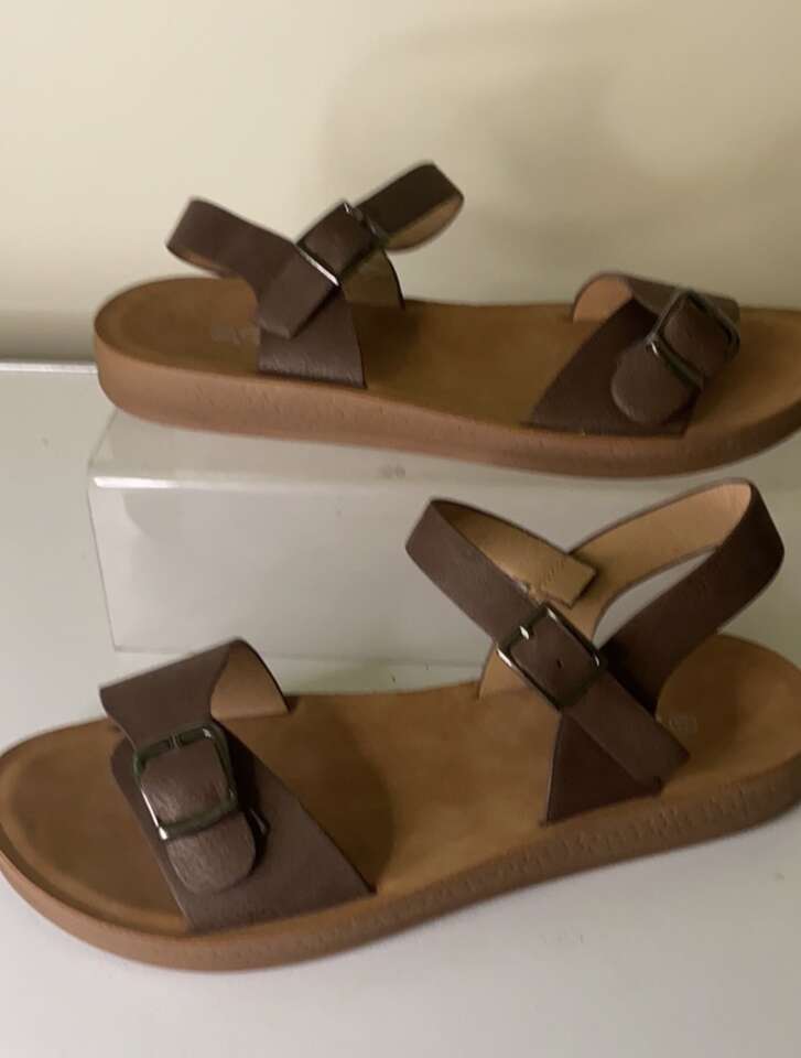 NEW Womens Sandals 8.5 Forever 21