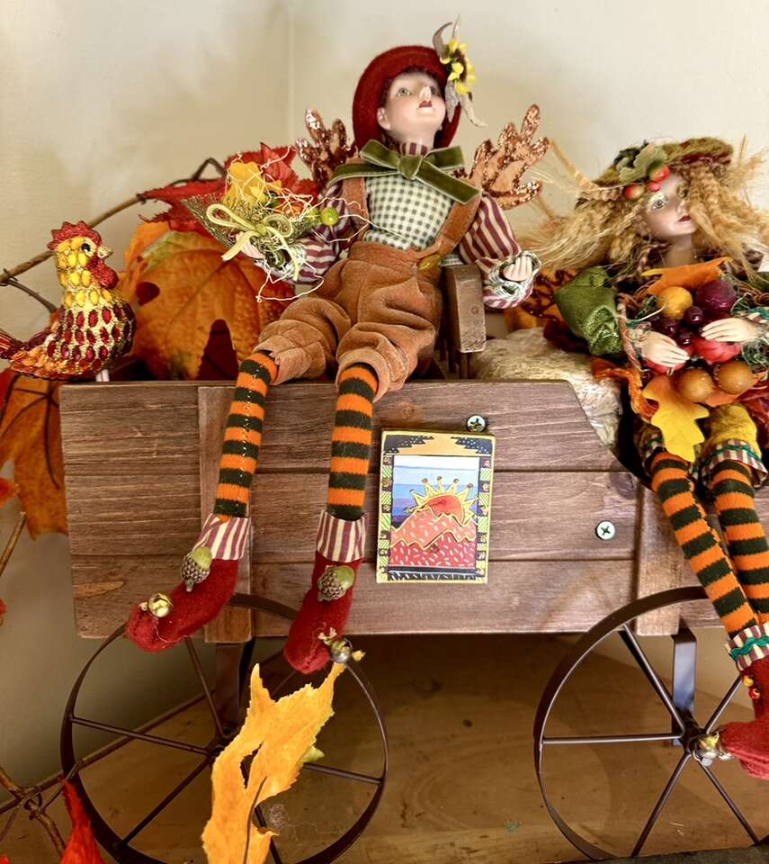 Holladay Centerpiece Faries In Wooden Wagon