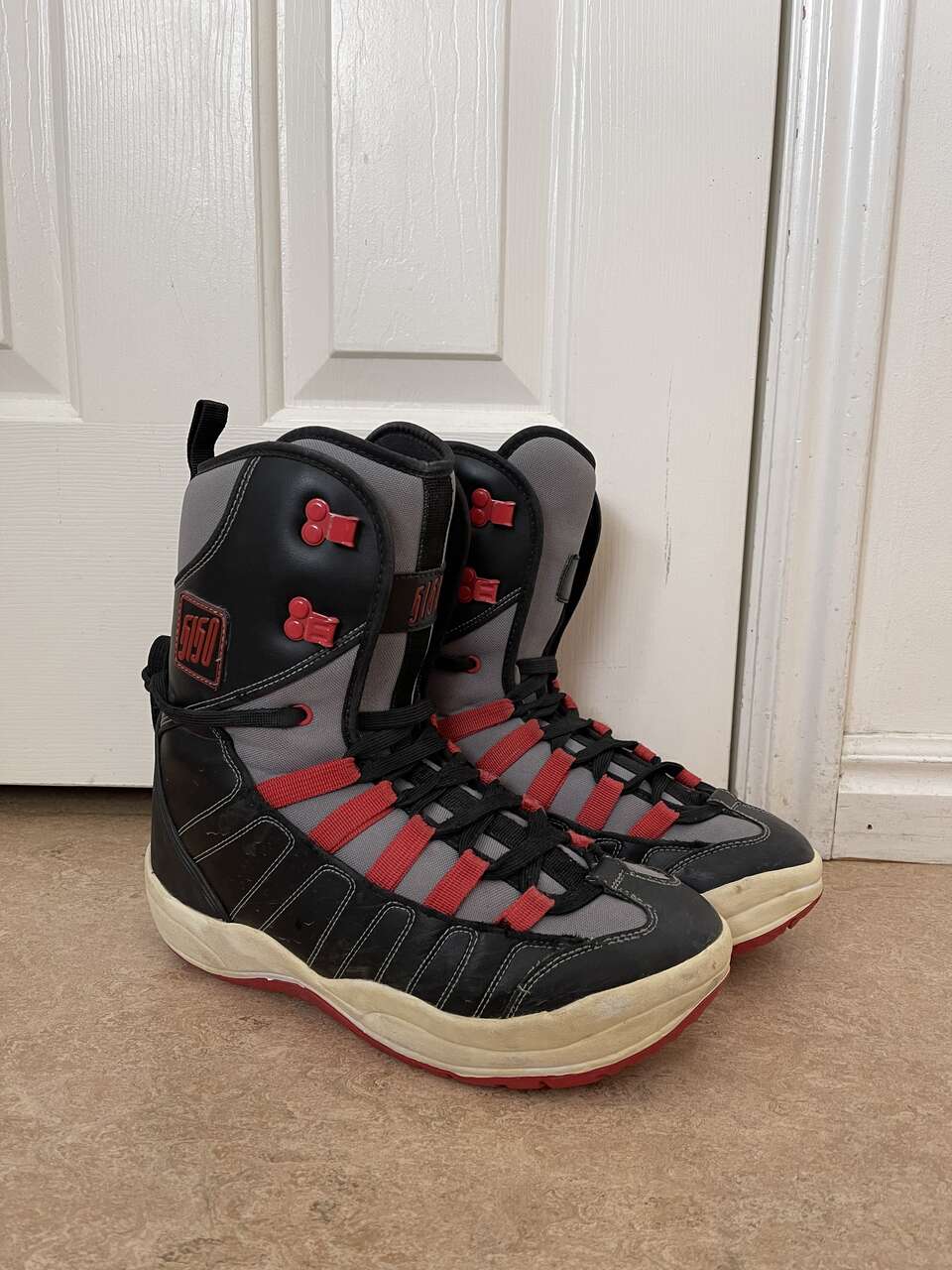 5150 Snowboard boots 8.5 Winter Sports