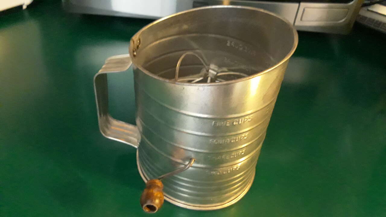 Made in USA The LEGENDARY Bromwell Flour Sifter (5-CUP)