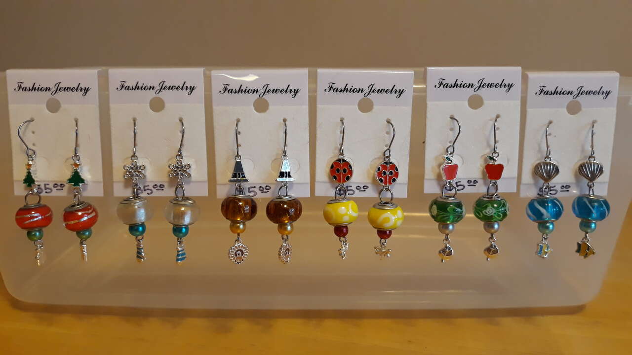 6 Pairs Of Earrings