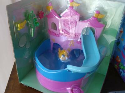 Fin Fin Friends Caribbean Castle Interactive Aquarium