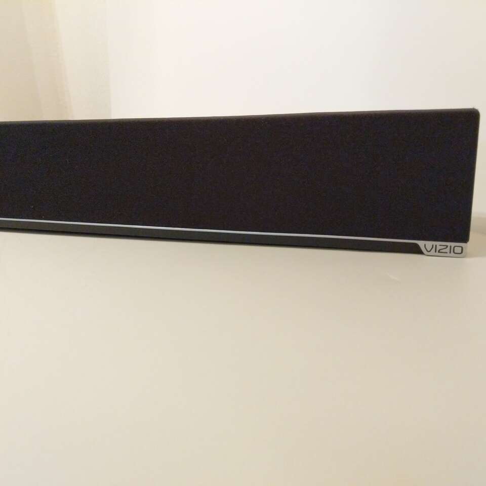 200 watt Vizio 38" bluetooth sound bar