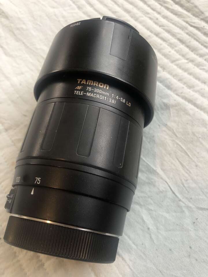 TAMRON 75-300mm TELE-MACRO