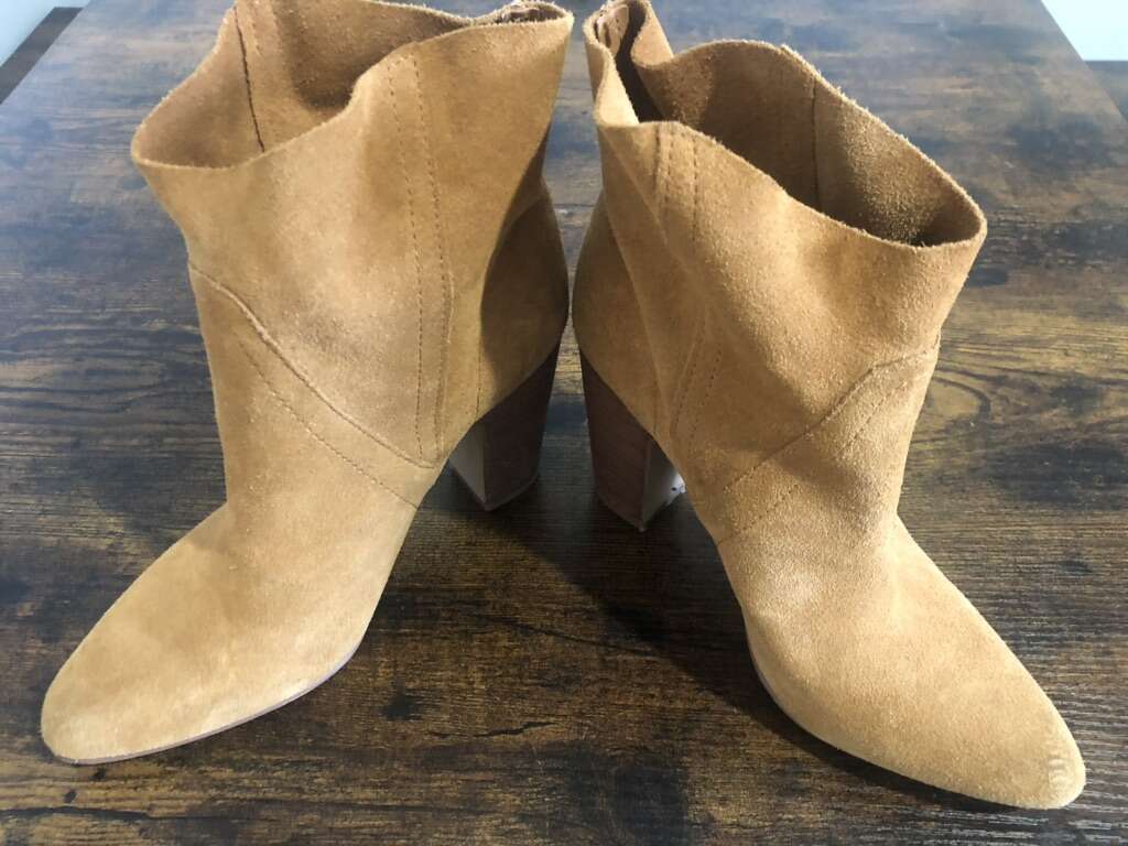 Suede Ankle Boots Size 6 VINCE CAMUTO