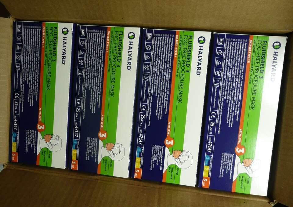 Halyard 47147 Fluid Shield Level 3 Fog-Free Procedure Masks ORANGE (4 x 25)
