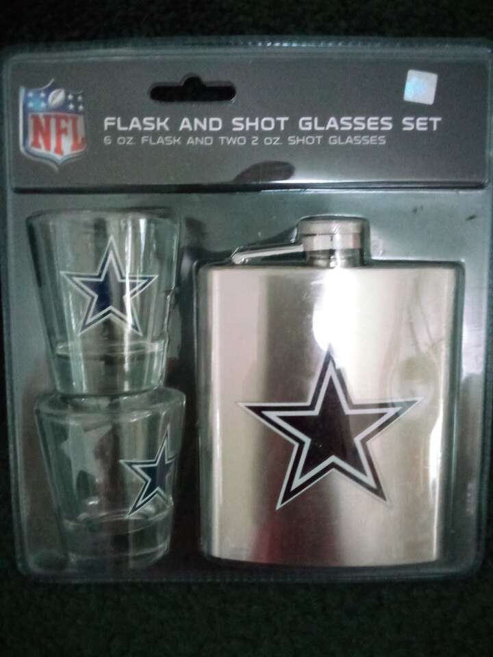Dallas Cowboys Flask & shot glasses set