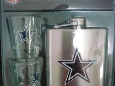 Dallas Cowboys Flask & shot glasses set