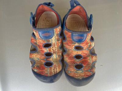 Boy’s Keen Sandals Size 4
