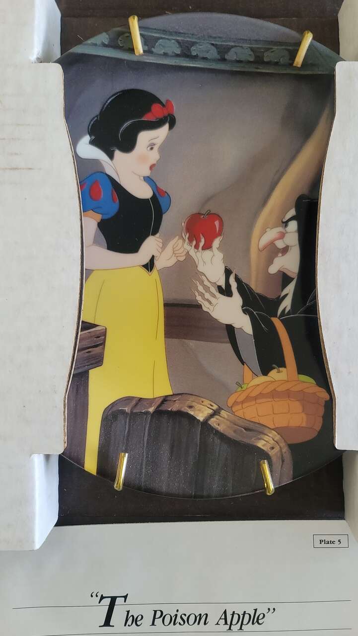 Vintage Disney Snow White Collector Plates Set
