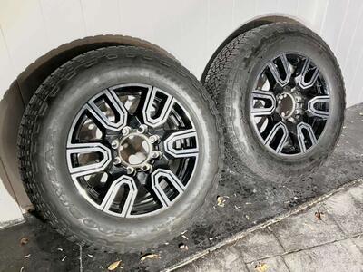 2 GMC Sierra Wheels Tires 275/65/20 8x180