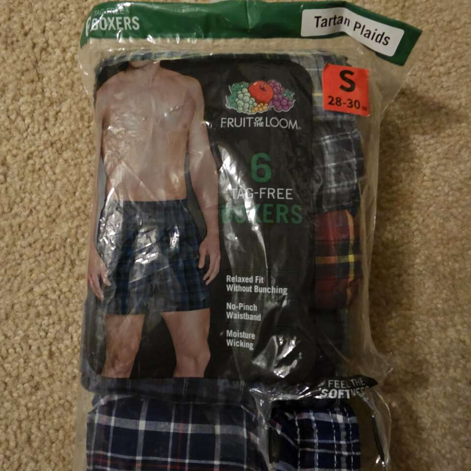 Fruit of the Loom tag free boxers size 28-30