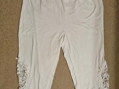 NEW CAPRI LEGGINGS SIZE 2XL