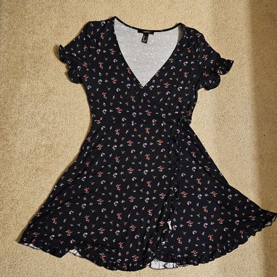Forever 21 floral wrap dress size large