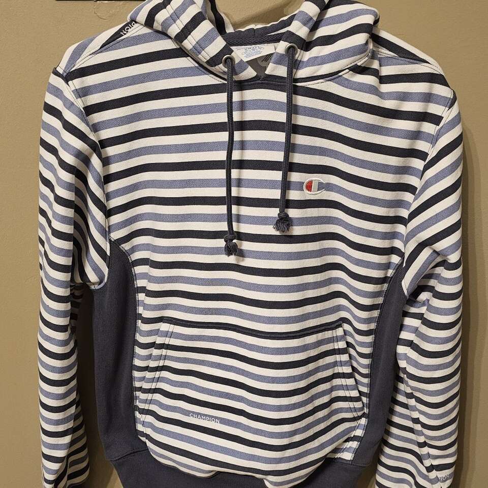 Like New Champion hoodie size small fits 12-14 yr