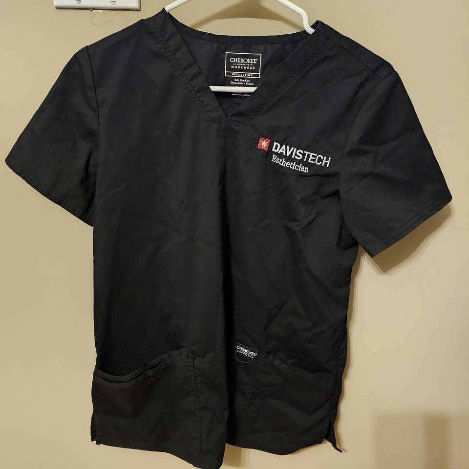 3 Davis Tech esthetician scrub shirts size small
