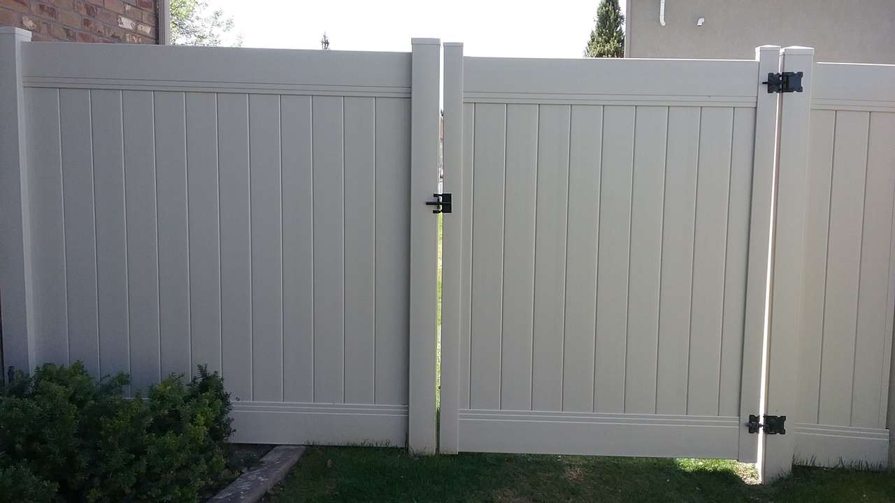 Vinyl Fencing! DIY Install or Professional Install!