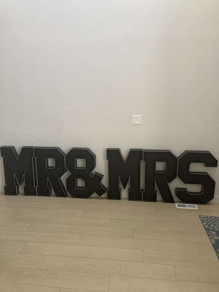 Mr&Mrs Letter Rental With Lights Or Without
