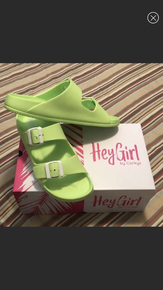 Corky's Size 9 New Sliders