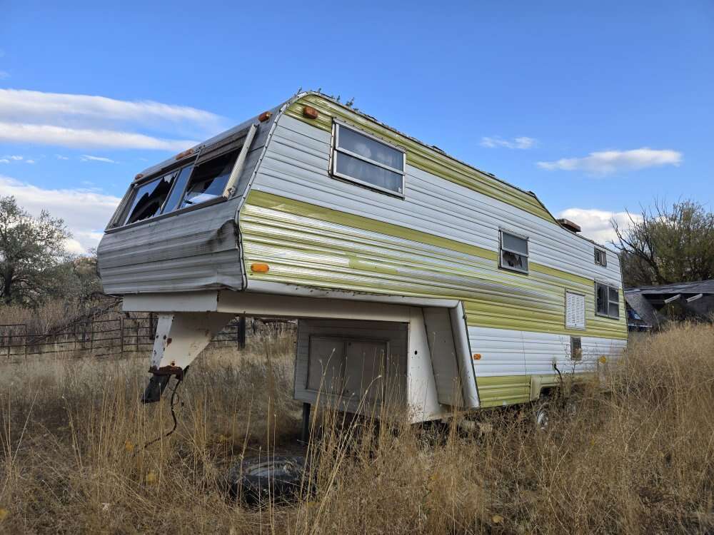 Free Vintage Fifth Wheel – Fixer Upper or Parts On