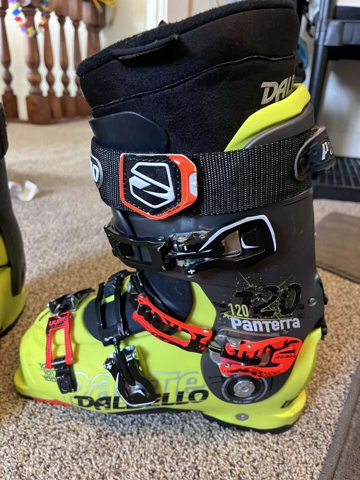 Dalbello 25.5 Ski Boot