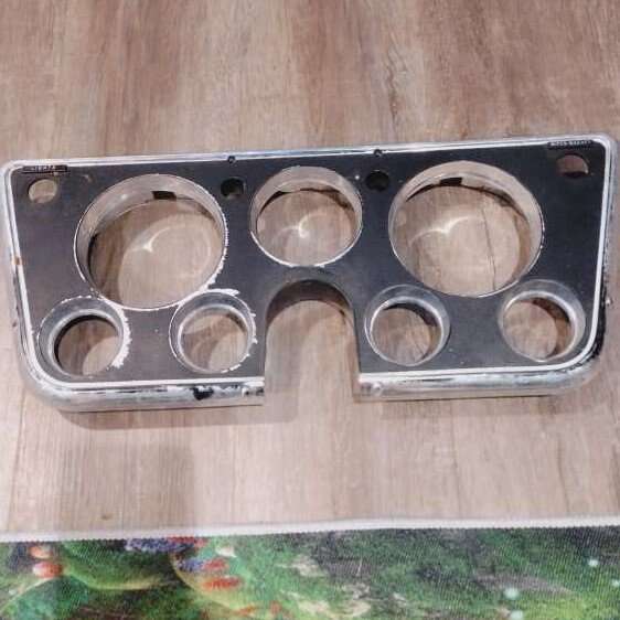 70-72 INSTRUMENT BEZEL