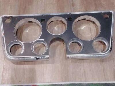 70-72 INSTRUMENT BEZEL