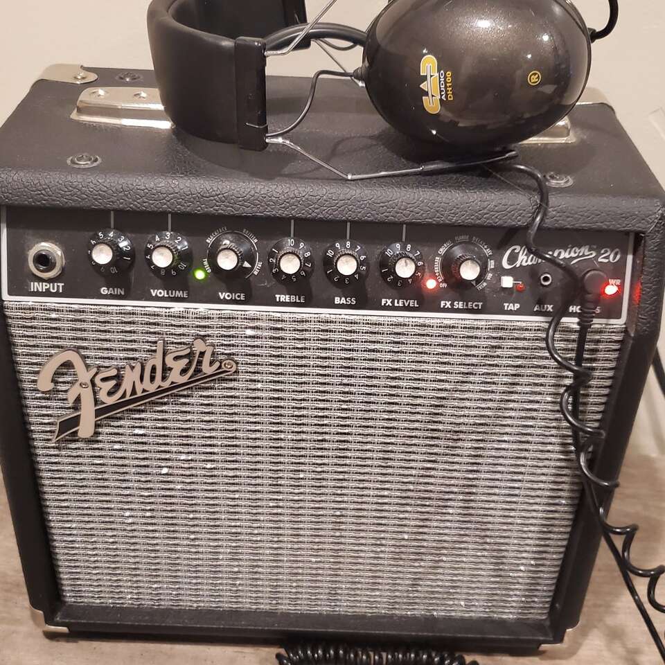 Fender Champion 20 amplifier ( amp )