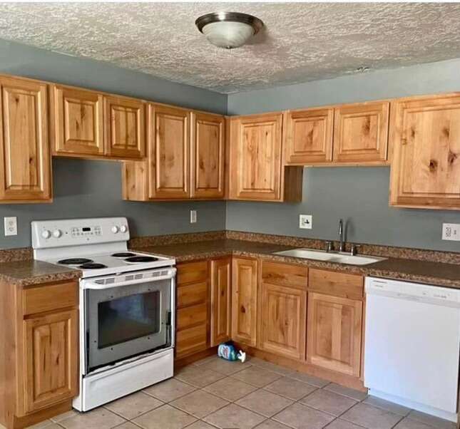 Knotty Alder Kitchen Furniture