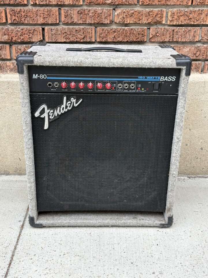 Fender USA Bass Amp w Chorus + Compression