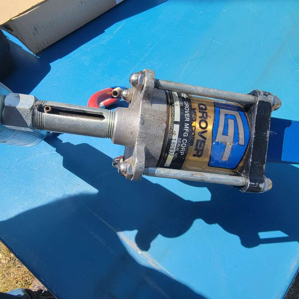 Air operated sealant gun.