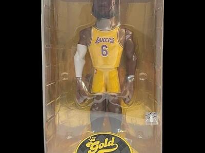 FUNKO GOLD 12" NBA: Lakers- LeBron Vinyl Figure