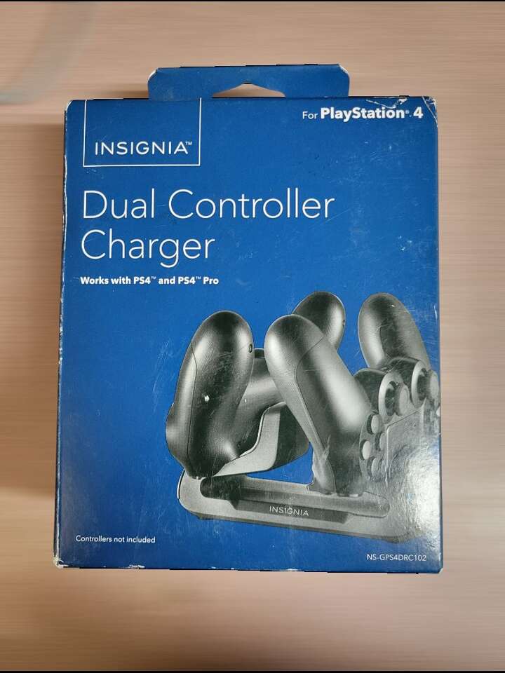 Insignia Dual Controller Charger For PlayStation 4