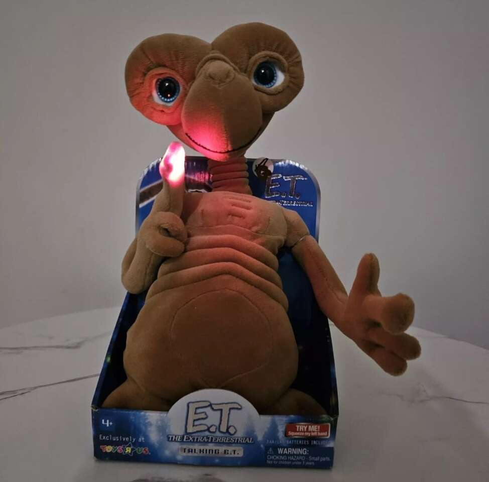 E.T. Plush Toys R Us Exclusive Talking Heart & Fin