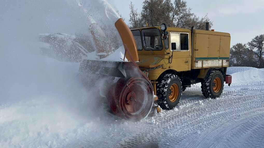 406 Unimog With Snowblower