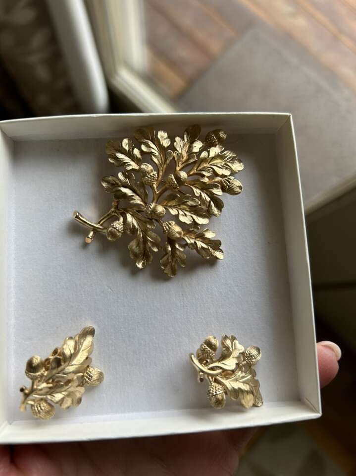 Vintage Trifari Acorn Oak Leaf Brooch Earring Set