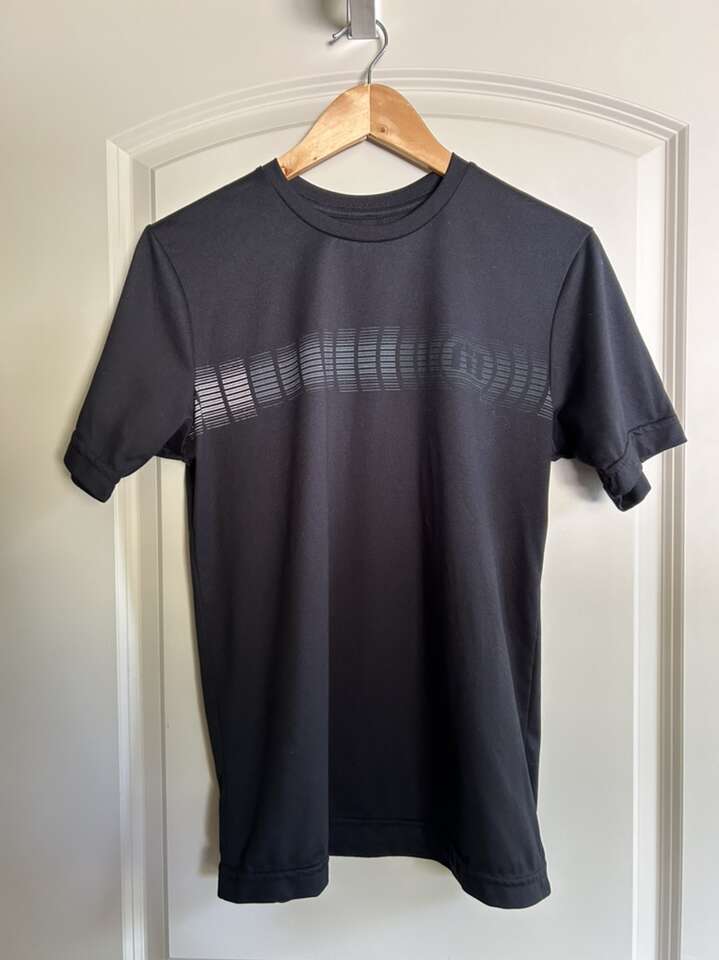 Travis Matthews Black Golf Shirt Men’s Small