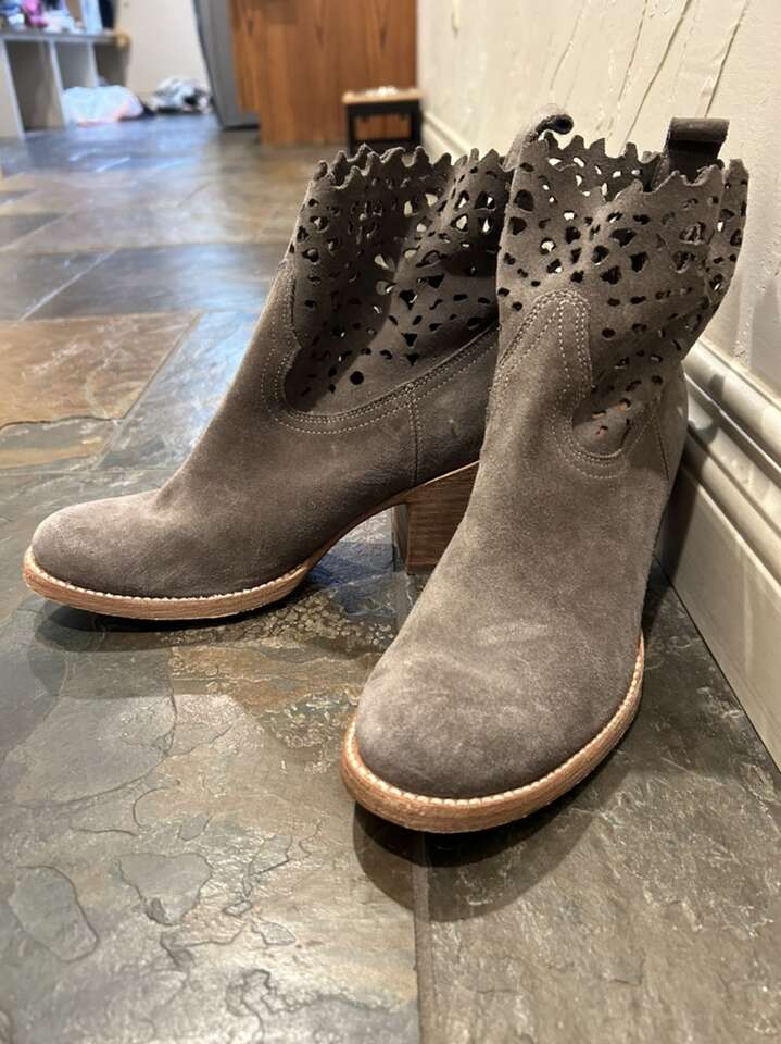 New Frye Suede Ankle Boot Booties 8 Medium